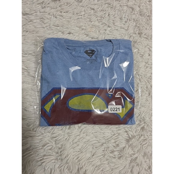 Superman Distressed Logo DC Men's size Large Heather Blue, Yellow, Red T-Shirt - Picture 7 of 7